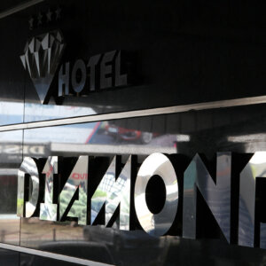 Букви и лого от неръждавейка за Хотел Диамант, Слънчев бряг Интериорни иноксови букви и лого за Хотел Димант, Слънчев бряг