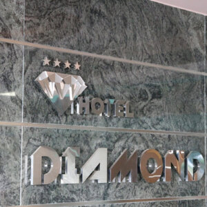 Интериорни иноксови букви и лого за Хотел Димант, Слънчев бряг Букви и лого от неръждавейка за Хотел Диамант, Слънчев бряг