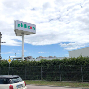 Светещи табели от винил и алуминиеви профили за Philicon