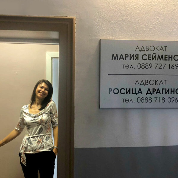 Табела за адвокат, изработена от Еталбонд Табела за адвокат, изработена от Еталбонд