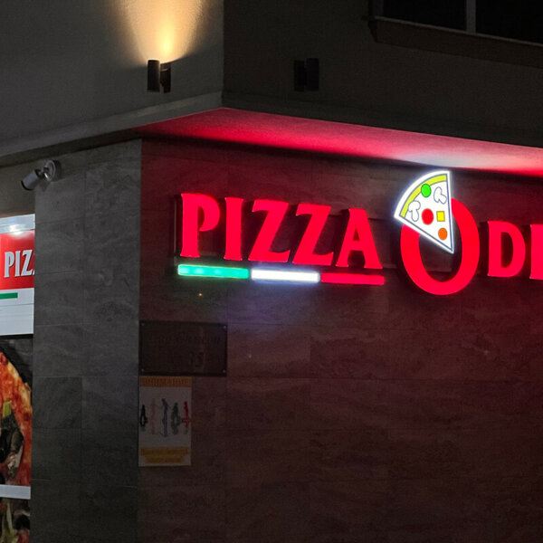 Светещи обемни букви и лого от плексиглас за Pizza Odeon Светещи обемни букви и лого от плексиглас за Pizza Odeon, Пловдив