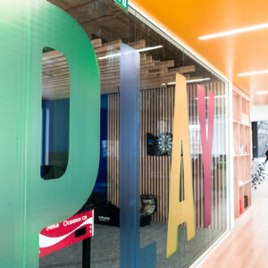 Брандиране на витрина в офис - Reward Gateway, Пловдив