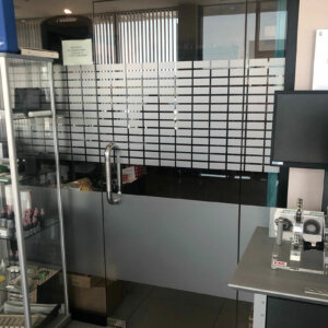 Брандиране на витрини с фростед фолио - Авангард Консулт