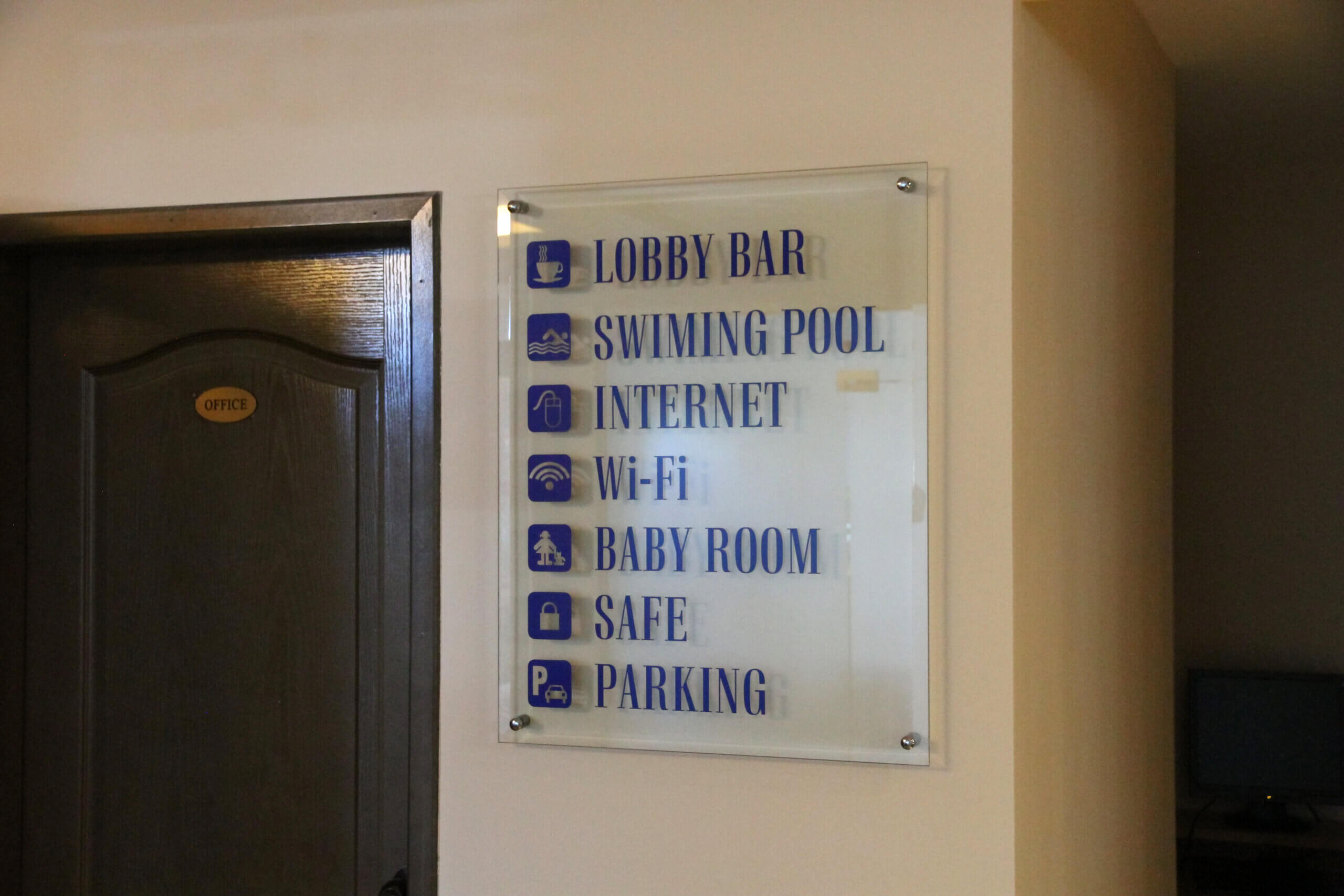 Visual communication with signs in Hotel Paloma Sunny Beach
