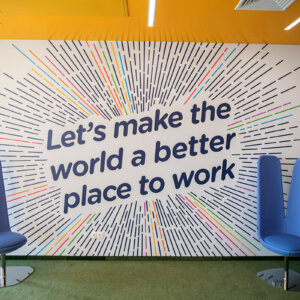 Облепяне на стена с фолио в офис на Reward Gateway, Пловдив Облепяне на стена с фолио в офис, Пловдив