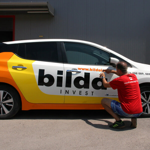 Car wrapping company car with advertising graphics Bilda INVEST Branding a company car - Bilda INVEST