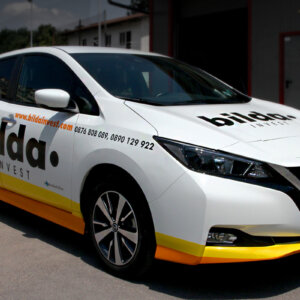 Брандиране с рекламни графики на фирмен автомобил Bilda INVEST