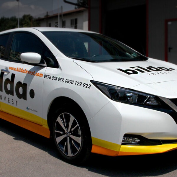 Car wrapping company car with advertising graphics Bilda INVEST Branding a company car with advertising graphics - Bilda INVEST