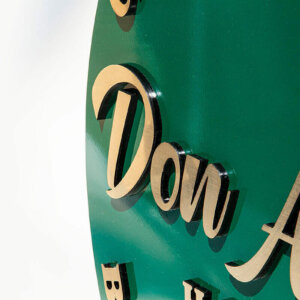 Релефни букви със златен ABS върху интериорна табела Don Antonio Релефни букви със златен ABS върху интериорна табела