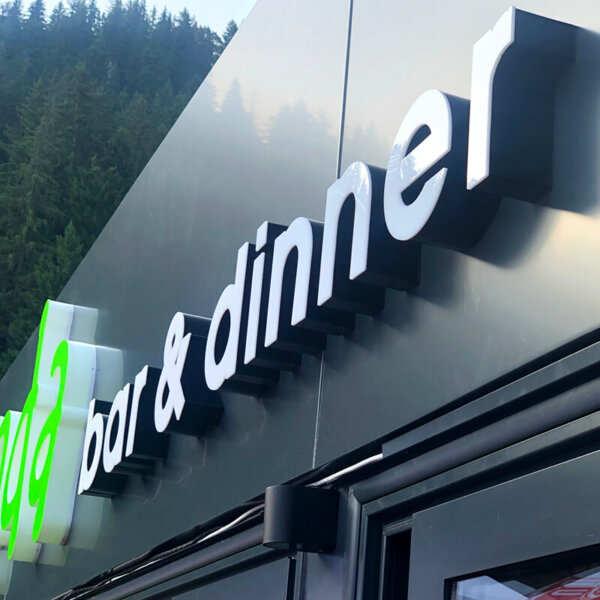 Светещи обемни букви от плексиглас и фолио за Veranda - Bar & Dinner, Смолян