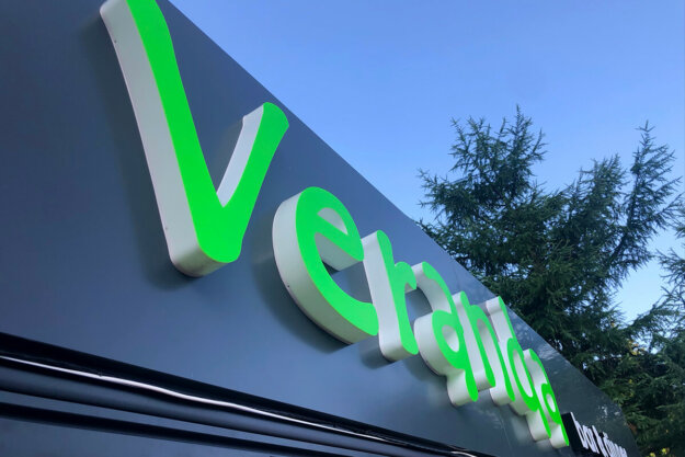 Illuminated acrylic channel letters for Veranda - Bar and Dinner