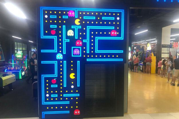 Illuminated flexible face signs for Lunapark Mall Plaza