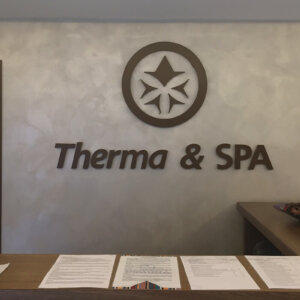 Интериорни обемни букви Therma & SPA от боядисан инокс Интериорни обемни букви Therma & SPA от боядисана неръждавейка