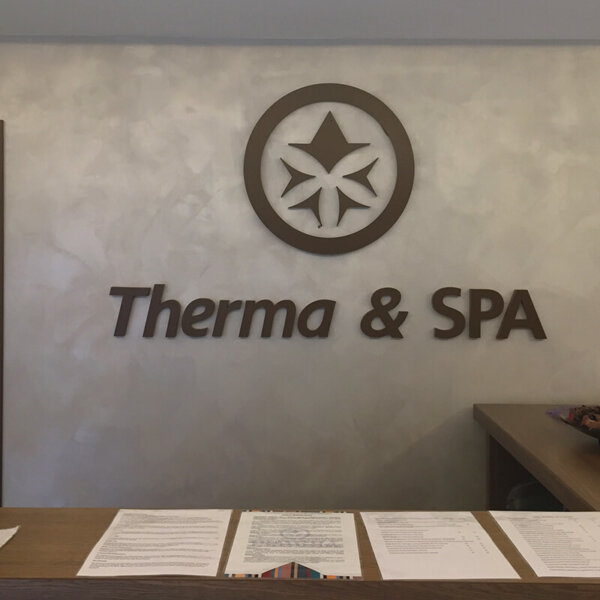 Интериорни обемни букви Therma & SPA от боядисан инокс Интериорни обемни букви Therma & SPA от боядисана неръждавейка