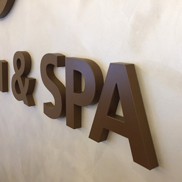 Интериорни обемни букви Therma & SPA от боядисана неръждавейка Интериорни обемни букви Therma & SPA