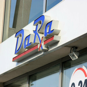 Светещ кръст и светещи обемни букви за Аптека Dara, Пловдив