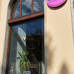 Светеща табела с транслуцентно фолио за Milkies