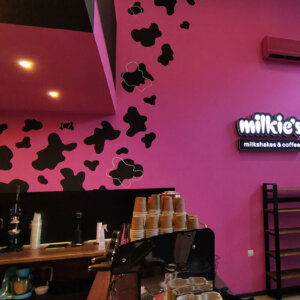 Светещи обемни букви от плексиглас за Milkies, Шумен