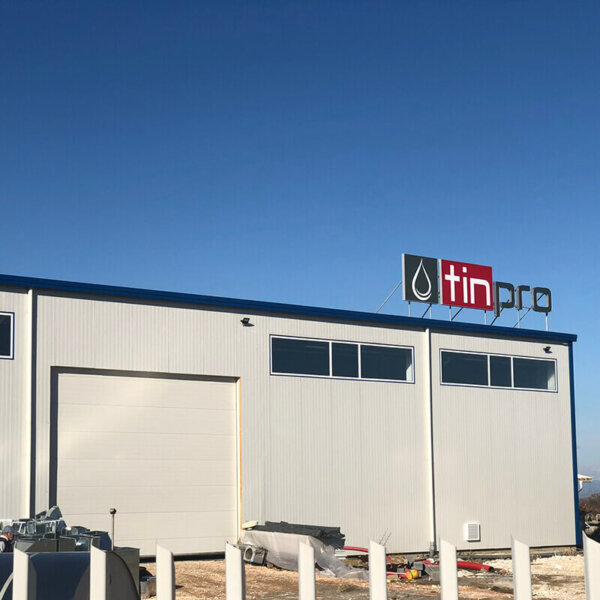 Combination between illuminated sign and a channel letters for TinPro Illuminated sign and channel letters for TinPro