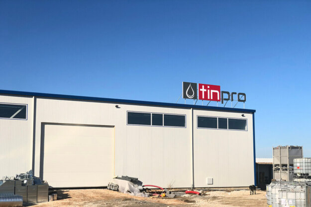 Illuminated sign and channel letters for TinPro