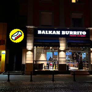 Светещи обемни букви и лого Balkan Burrito, Пловдив