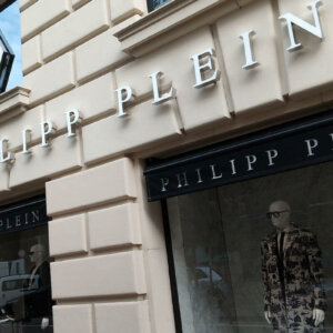 Светещи обемни букви и лого със страници от инокс – Philipp Plein Светещи обемни букви и лого - Philipp Plein, София