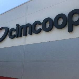 Светещи обемни букви с лице от плексиглас и страници от алуминий за Cimcoop Светещи обемни букви от Алурапид за Cimcoop