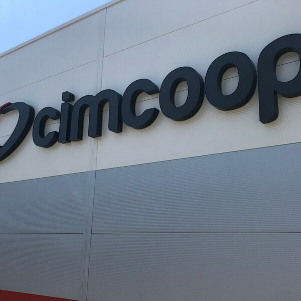 Светещи обемни букви с лице от плексиглас и страници от алуминий за Cimcoop Светещи обемни букви от Алурапид за Cimcoop