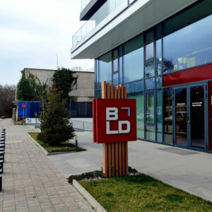 Светещи табели за тотем с основа от Еталбонд за BLD