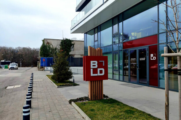 Illuminated Etalbond signs for BLD totem