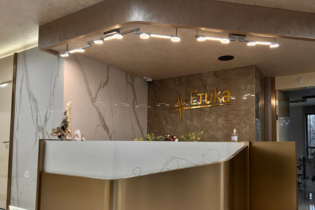 Inox channel letters for reception - Medical Center 