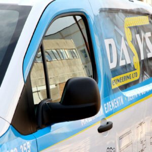 Облепяне с рекламни графики на фирмен автомобил DASYS, Пловдив