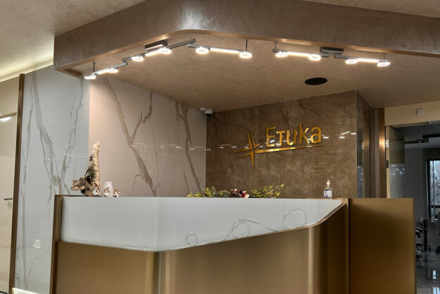 Stainless steel channel letters for reception - Medical Center "Etika"