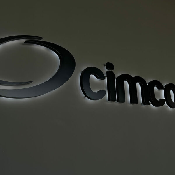 Светещи контражурно интериорни обемни букви и лого за Cimcoop Светещи контражурно интериорни обемни букви за Cimcoop