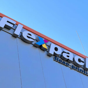 Светещи обемни букви с алуминиеви страници – FlexPack, Пловдив Светещи обемни букви с алуминиеви страници и лице от плексиглас - FlexPack, Пловдив