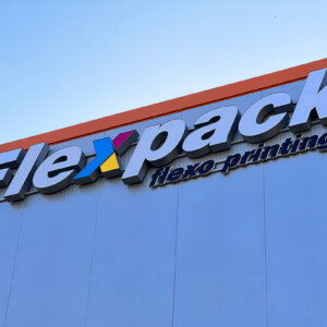 Светещи обемни букви с алуминиеви страници и лице от плексиглас – FlexPack Светещи обемни букви с алуминиеви страници и лице от плексиглас за FlexPack, Пловдив