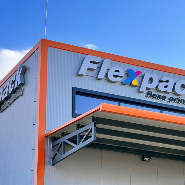 Светещи обемни букви с алуминиеви страници и лице от плексиглас – FlexPack, Пловдив Светещи обемни букви с алуминиеви страници - FlexPack, Пловдив