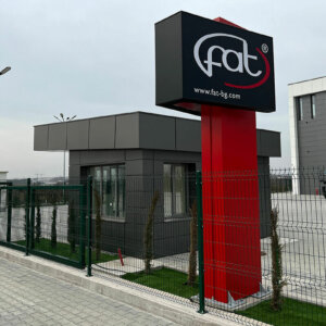 Двустранен светещ тотем с облицовка от бонд за FAT, Пловдив Двустранен светещ тотем за FAT, Пловдив