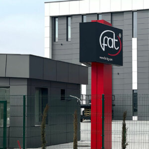 Елегантен рекламен тотем за FAT, Пловдив Двустранен рекламен тотем за FAT, Пловдив