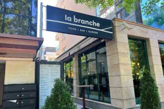 Елегантна табела от Еталбонд с вградени букви заLa Branche