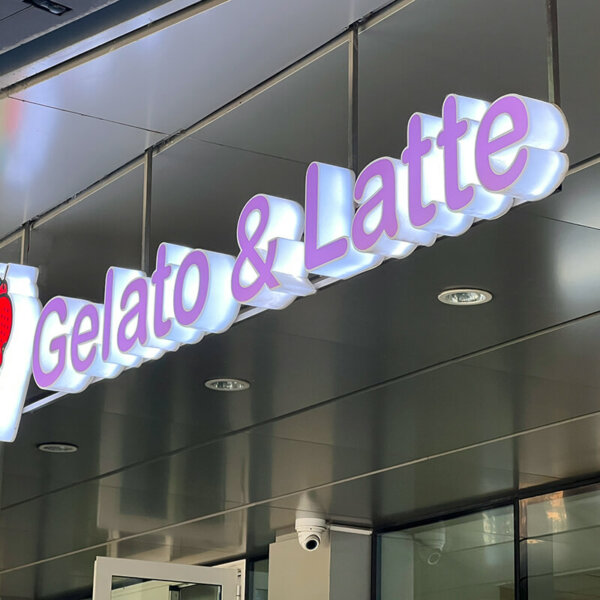 Обемни букви и лого от плексиглас за Gelato & Latte, София Светещи обемни букви и лого от плексиглас за Gelato & Latte, София