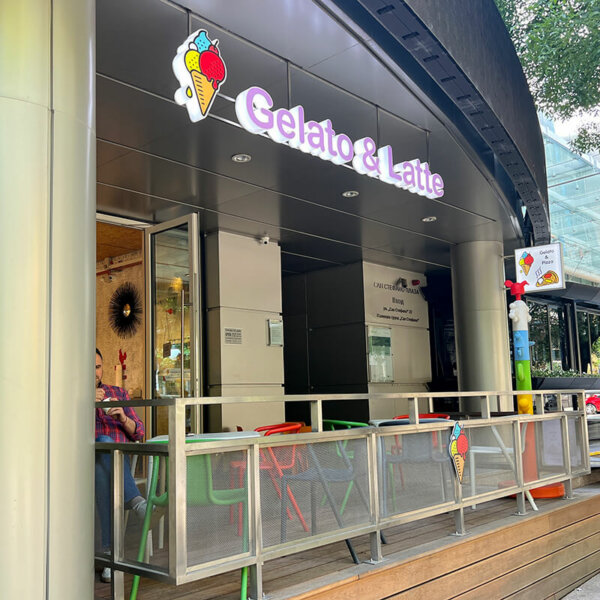 Светещи обемни букви и лого от плексиглас за Gelato & Latte, София Обемни букви и лого Gelato & Latte, София
