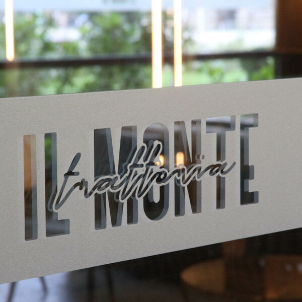 Брандиране на витрини за италиански ресторант IL MONTE в DoubleTree by Hilton Брандиране на витрини за ресторант IL MONTE в DoubleTree by Hilton