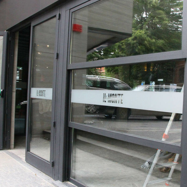 Branding for Italian restaurant IL MONTE in DoubleTree by Hilton Windows branding for Italian restaurant IL MONTE in DoubleTree by Hilton