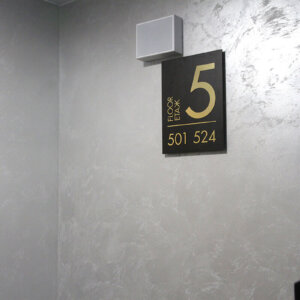 Изграждане на визуална комуникация в хотел DoubleTree by Hilton, Пловдив Интериорни табели за етажи в хотел DoubleTree by Hilton, Пловдив