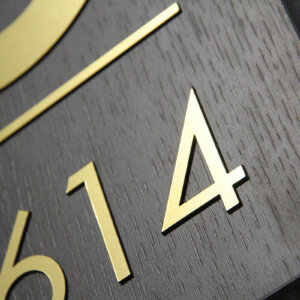 Изграждане на визуална комуникация с интериорни табели за етажи в хотел DoubleTree by Hilton, Пловдив Изграждане на визуална комуникация с табели за етажи в хотел DoubleTree by Hilton, Пловдив