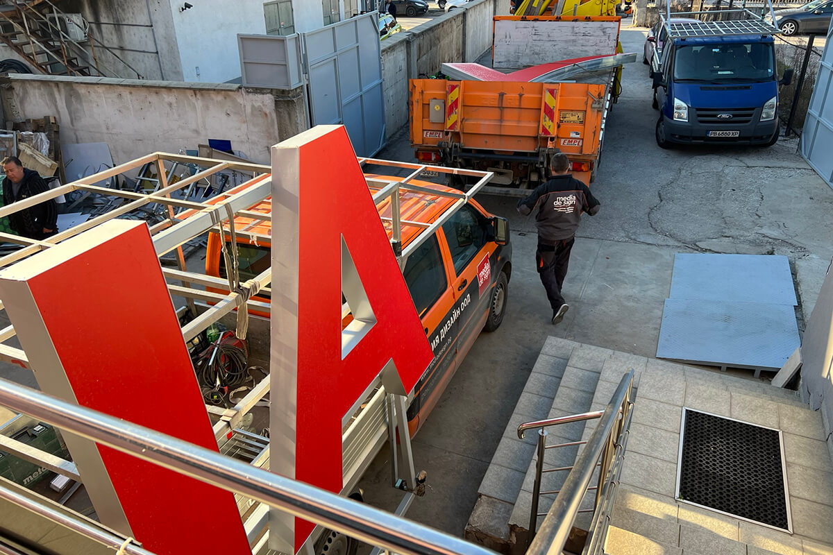 Very large channel letters – Via Offices, installation