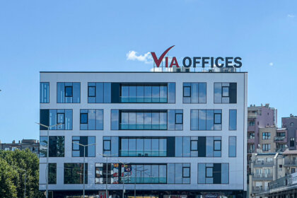 Много големи букви - Via Offices