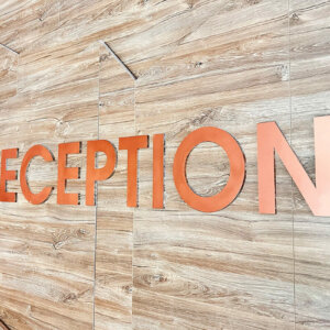 Релефни букви сандвич от мед Reception – Santé SPA Hotel, Велинград Релефни букви сандвич от мед - Santé SPA Hotel, Велинград