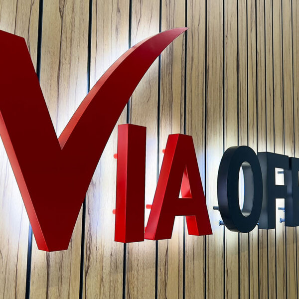 Интериорни обемни букви от боядисана неръждавейка - VIA Offices